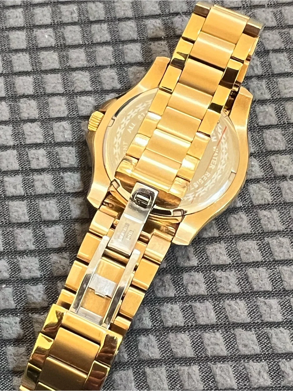 Akribos XXIV stylish gold